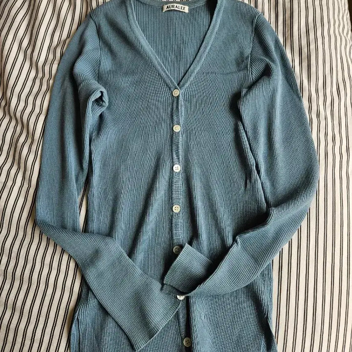 [BUNJANG] Ora Lee Blue V-Neck Long Cardigan / 오라리 블루 브이넥 롱 가디건
