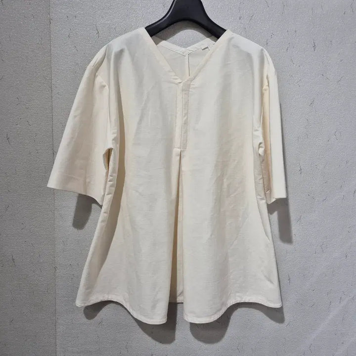 [BUNJANG] COS Ivory V-Neck Short Sleeve Blouse / 코스 아이보리 V넥 반팔 블라우스