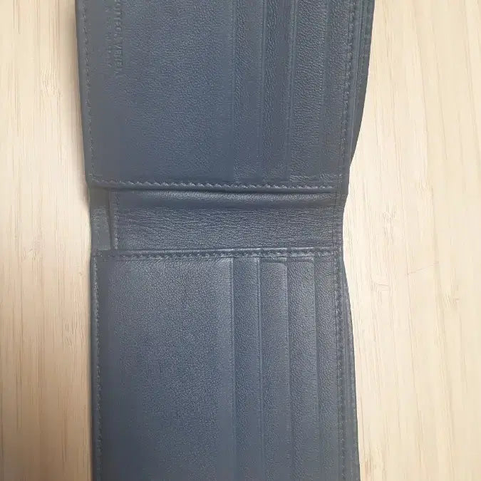 [BUNJANG] Bottega Veneta Navy Bi-fold Wallet / 보테가베네타 지갑 네이비색상