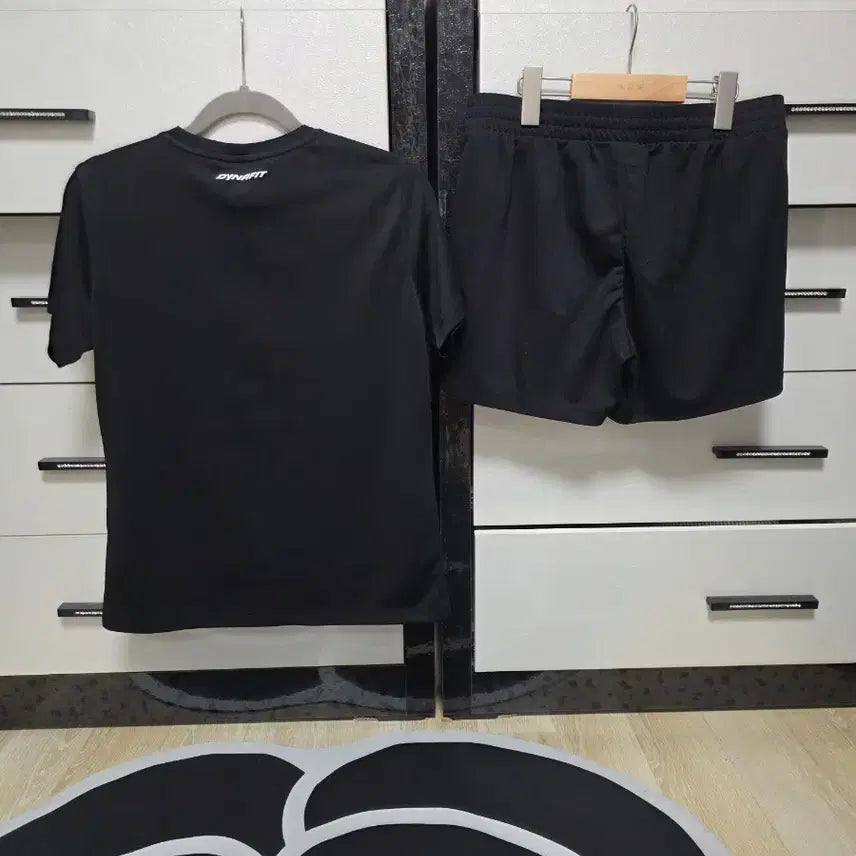 [BUNJANG] Dynafit Short Sleeve T-Shirt and Shorts Set - Black / 다이나핏 반팔 티셔츠 + 반바지 세트 블랙