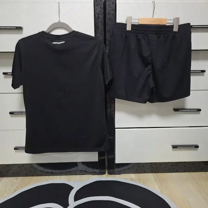 [BUNJANG] Dynafit Short Sleeve T-Shirt and Shorts Set - Black / 다이나핏 반팔 티셔츠 + 반바지 세트 블랙