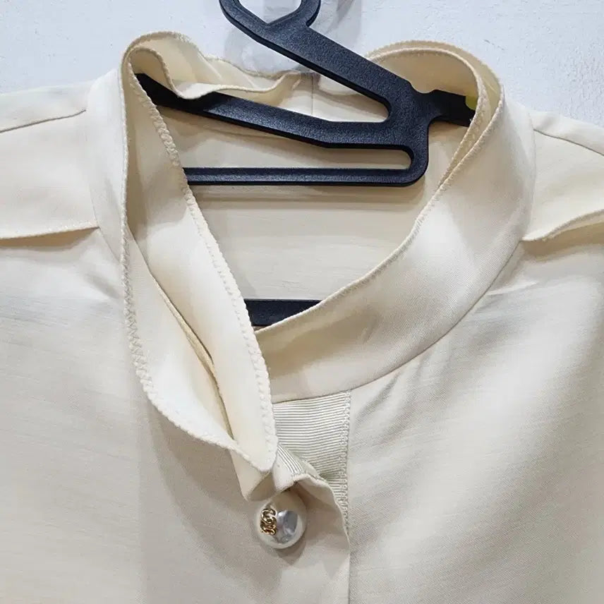 [BUNJANG] Mine Pearl Detail Blouse / 한섬 마인 진주 디테일 블라우스