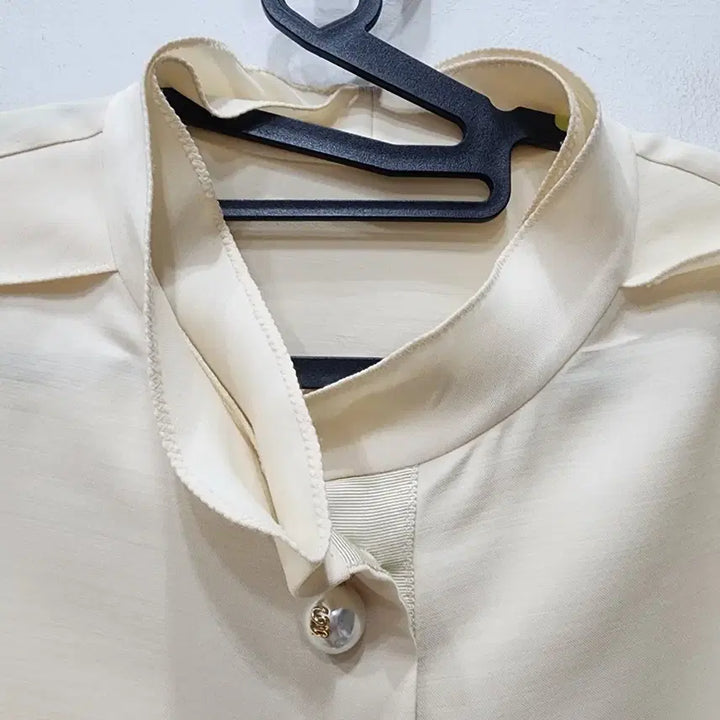 [BUNJANG] Mine Pearl Detail Blouse / 한섬 마인 진주 디테일 블라우스