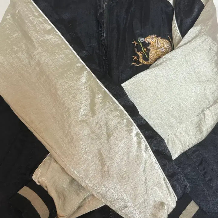 [BUNJANG] New Pickle Tiger Sukajan Jacket / 외지주 김준구 뉴피클 호랑이 스카쟌
