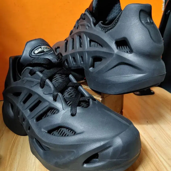 [SOLD OUT] (거의새것)아디다스 아디폼 클라이머쿨(US10.5추천사이즈280)