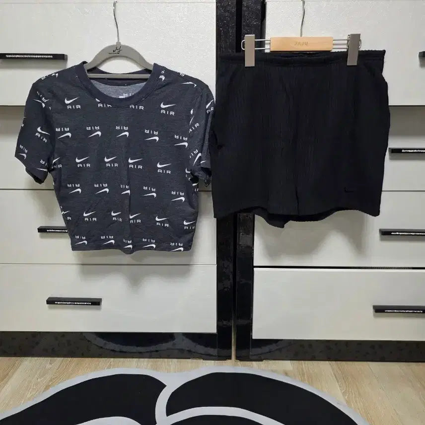 [BUNJANG] Nike AIR Short Sleeve T-Shirt &amp; Black Ribbed Shorts Set / 나이키 AIR 반팔 티셔츠 + 블랙 골지 반바지 세트