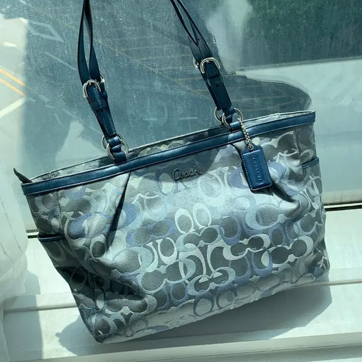 [BUNJANG] Coach Sky Blue Shoulder Bag / Coach Sky Blue Shoulder Bag