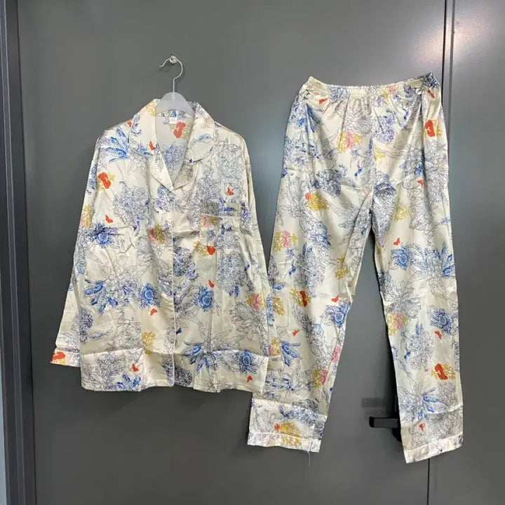 [BUNJANG] New with tags Silky Flower Pattern Pajama Set / [택없는 새상품 ] 화려한 실키한 잠옷 세트 파자마 홈웨어