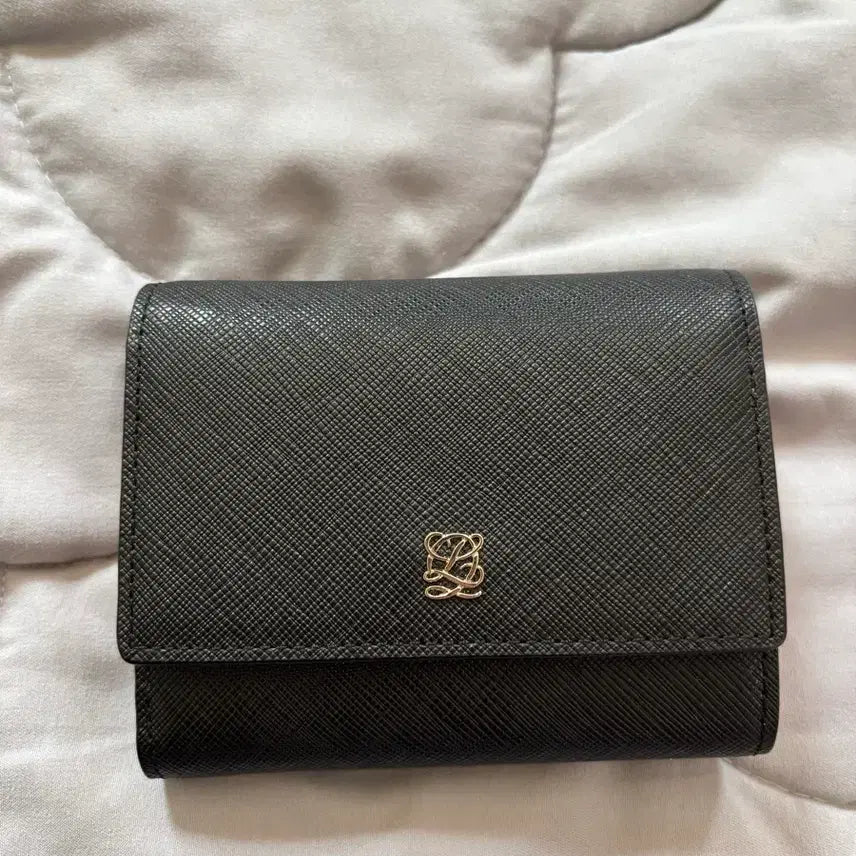 [BUNJANG] Louis Quatorze Black Saffiano Leather Trifold Wallet / 루이까또즈 블랙 삼단 지갑
