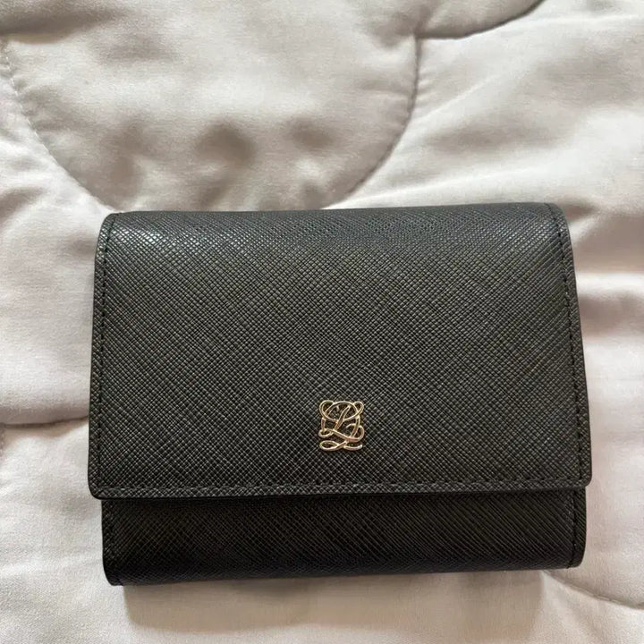[BUNJANG] Louis Quatorze Black Saffiano Leather Trifold Wallet / 루이까또즈 블랙 삼단 지갑