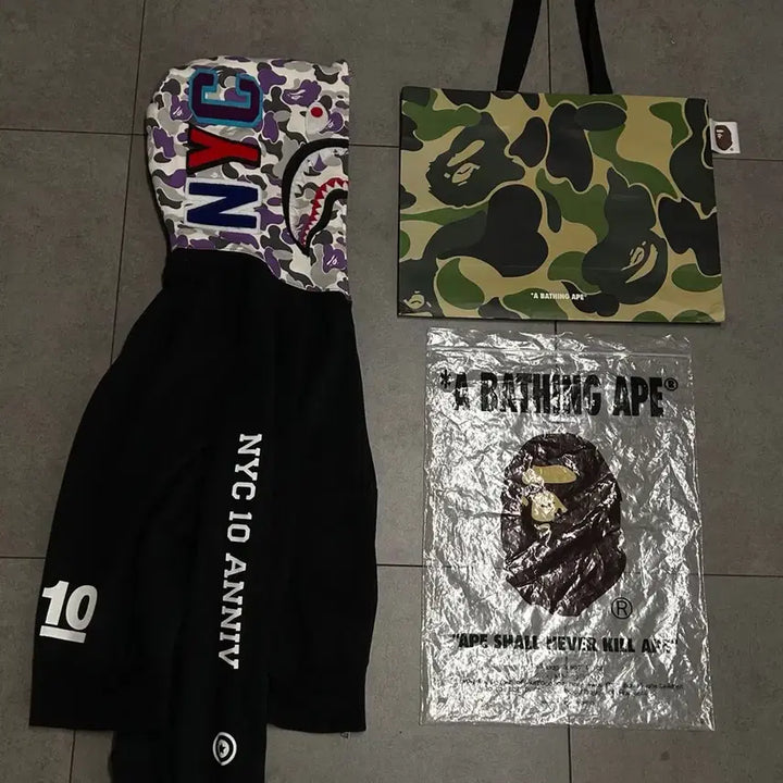 [BUNJANG] BAPE 10th Anniversary Limited Edition Shark Hoodie / 새상품급) 베이프 10주년 한정판 샤크 후드집업