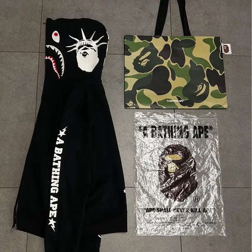 [BUNJANG] BAPE 10th Anniversary Limited Edition Shark Hoodie / 새상품급) 베이프 10주년 한정판 샤크 후드집업