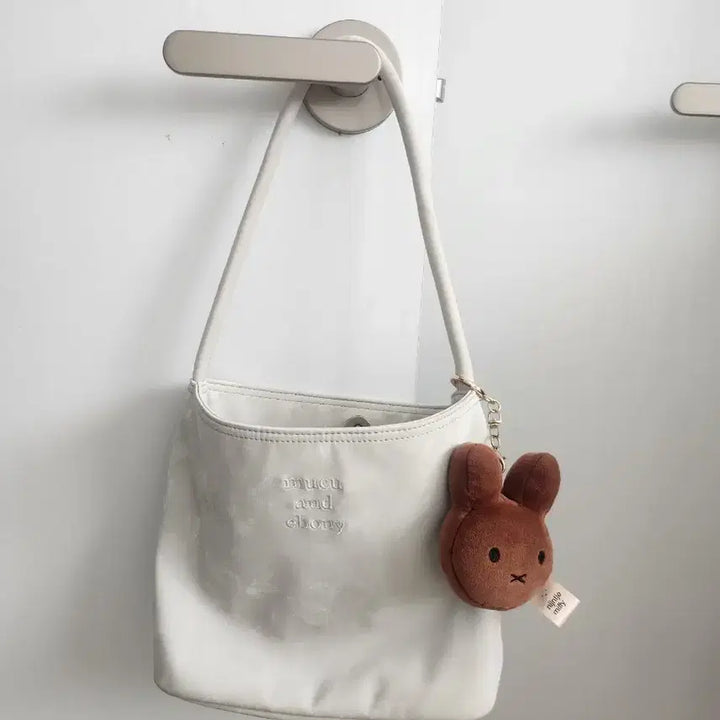 [BUNJANG] Miu Miu White Bag with Miffy Keychain / miucu and ebony 흰색 가방 + 미피 인형