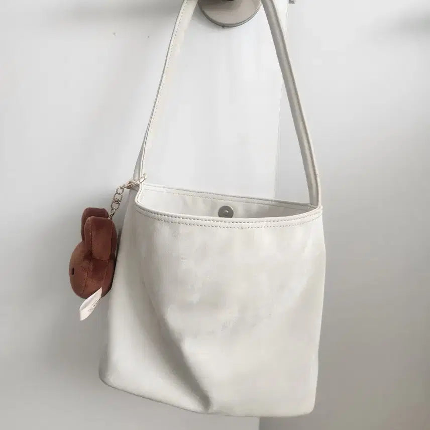 [BUNJANG] Miu Miu White Bag with Miffy Keychain / miucu and ebony 흰색 가방 + 미피 인형
