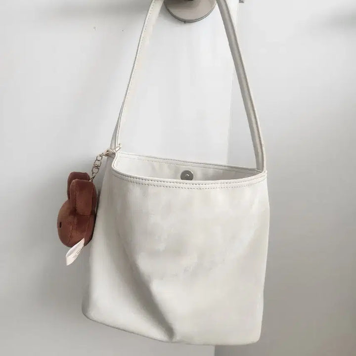 [BUNJANG] Miu Miu White Bag with Miffy Keychain / miucu and ebony 흰색 가방 + 미피 인형