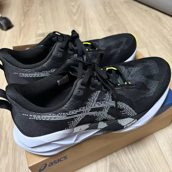 [BUNJANG] Asics NovaBlast 5 Running Shoes (260mm) / 아식스 노바블라스트 5 260mm