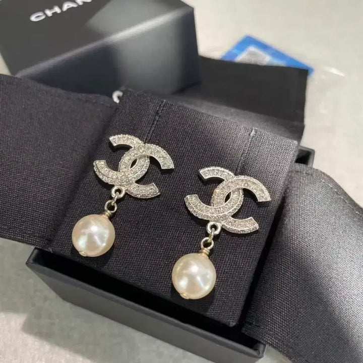 [BUNJANG] Chanel CC Logo Pearl Earrings / 샤넬 CC 로고 진주 귀걸이