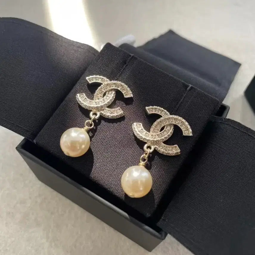 [BUNJANG] Chanel CC Logo Pearl Earrings / 샤넬 CC 로고 진주 귀걸이