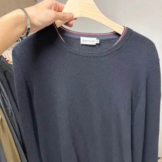 [BUNJANG] Moncler Black Roundneck Knit Sweater M Size / 몽클레어 블랙 라운드넥 니트 M 사이즈