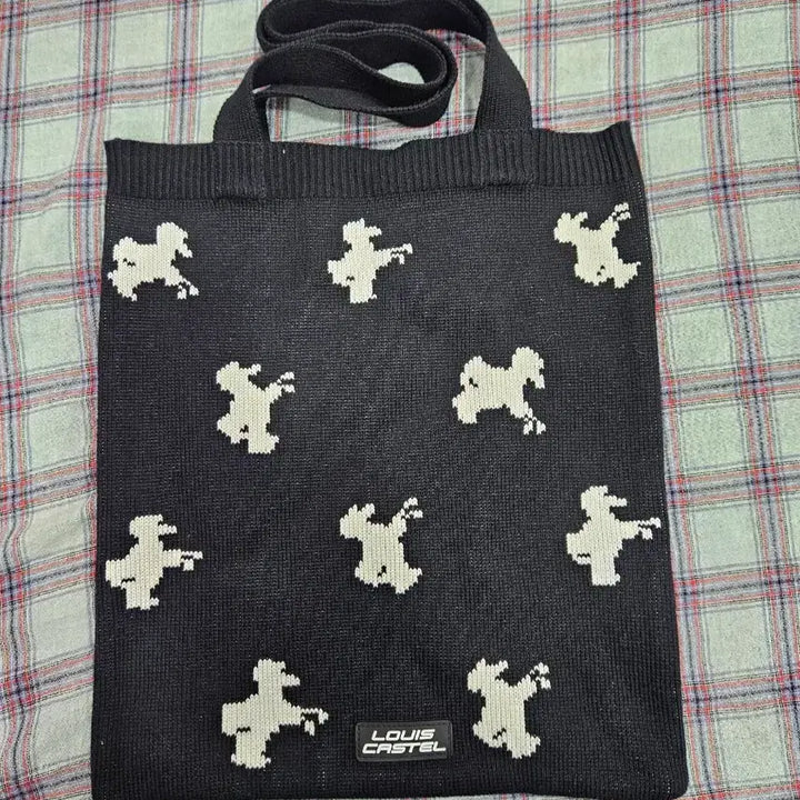[BUNJANG] Louis Castel Knit Dachshund Pattern Tote Bag / 루이까스텔 도톰 면니트 토드백