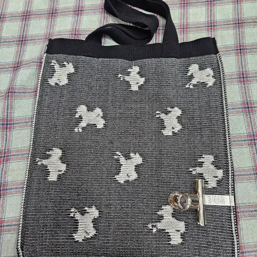[BUNJANG] Louis Castel Knit Dachshund Pattern Tote Bag / 루이까스텔 도톰 면니트 토드백