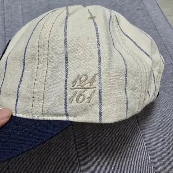 [BUNJANG] MLB New York Yankees Limited Edition Baseball Cap (Navy/Ivory) - New / MLB 양키스 한정판 야구모자 (네이비/아이보리) 새상품