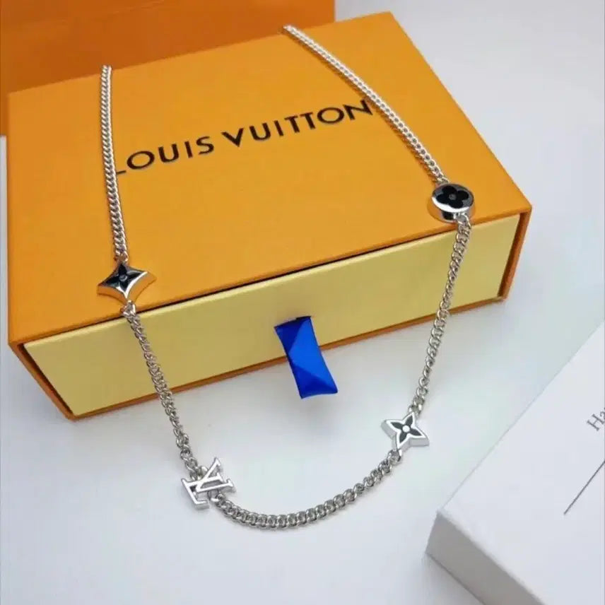 [BUNJANG] Louis Vuitton LV Flower Chain Necklace Silver / 루이비통 LV 플라워 체인 목걸이 실버