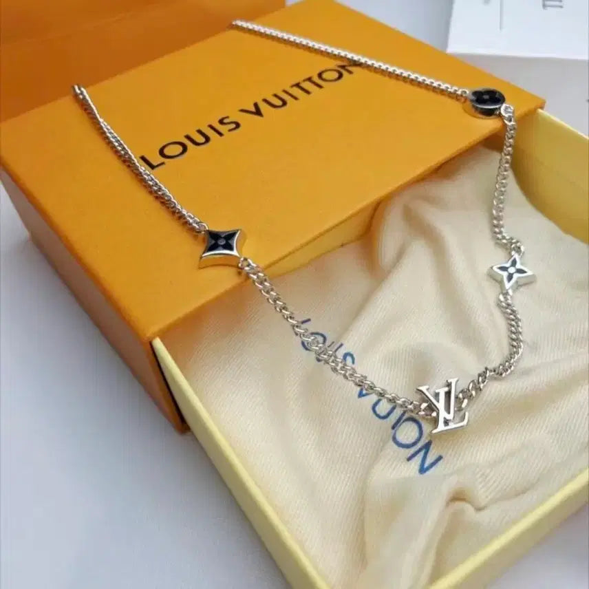 [BUNJANG] Louis Vuitton LV Flower Chain Necklace Silver / 루이비통 LV 플라워 체인 목걸이 실버