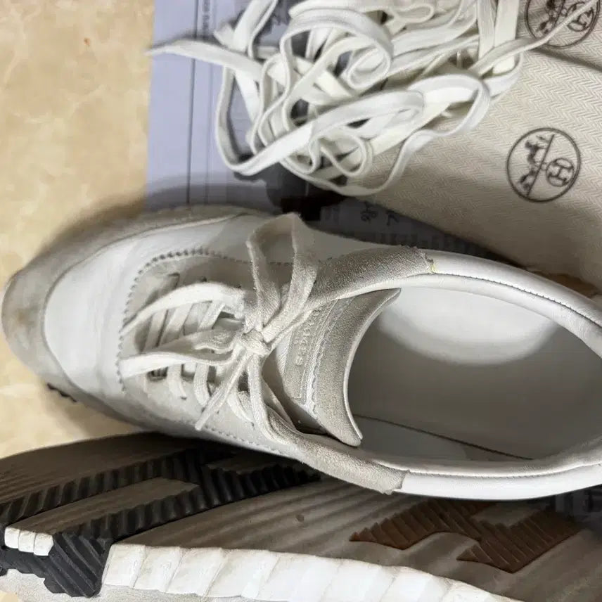 [BUNJANG] Hermès Bouncing H Sneakers 43 - Extra Laces &amp; Dust Bag / 에르메스 바운싱 H 정품 여분줄 43사이즈