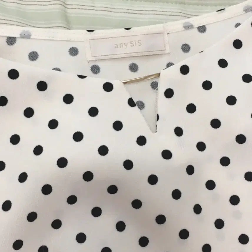 [BUNJANG] Vintage White Black Dot Blouse / 빈티지 화이트 블랙 도트 블라우스