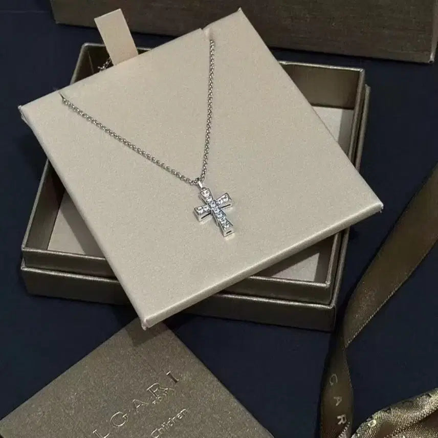 [BUNJANG] Bvlgari Diamond Cross Necklace Full Box / 불가리 다이아몬드 십자가 목걸이 풀박스
