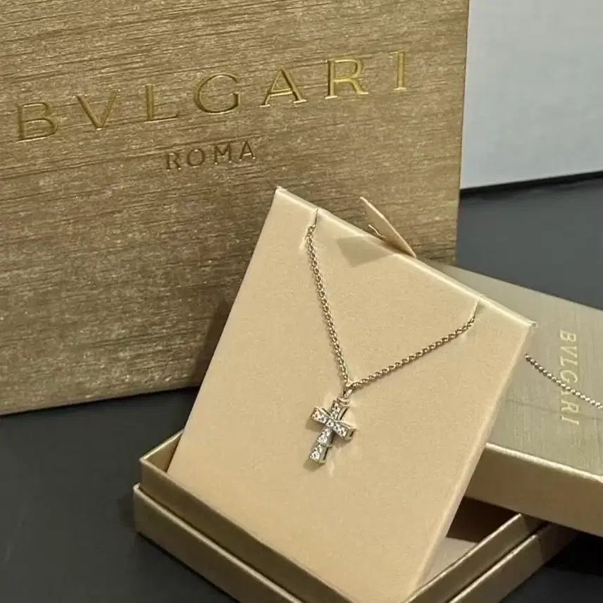 [BUNJANG] Bvlgari Diamond Cross Necklace Full Box / 불가리 다이아몬드 십자가 목걸이 풀박스