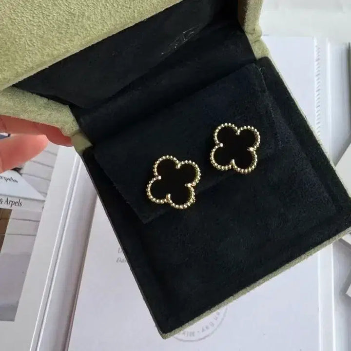 [BUNJANG] Van Cleef &amp; Arpels Black Clover Earrings / 반클리프 아펠 블랙 클로버 귀걸이