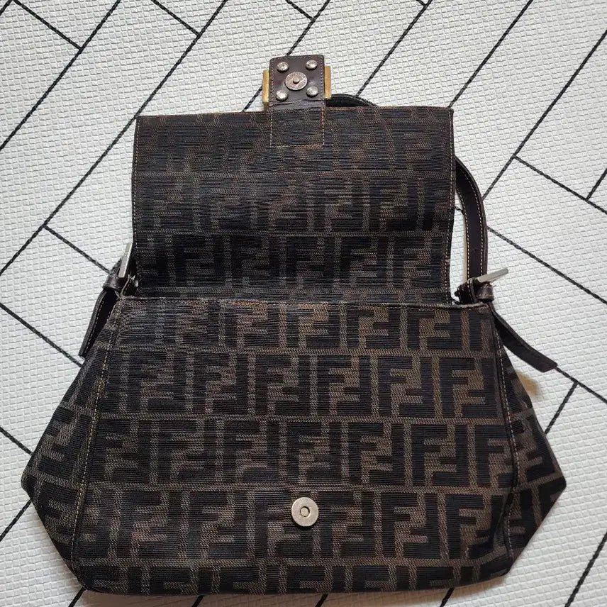 [BUNJANG] Fendi Mamma Baguette Vintage Bag / 팬디주카맘마백