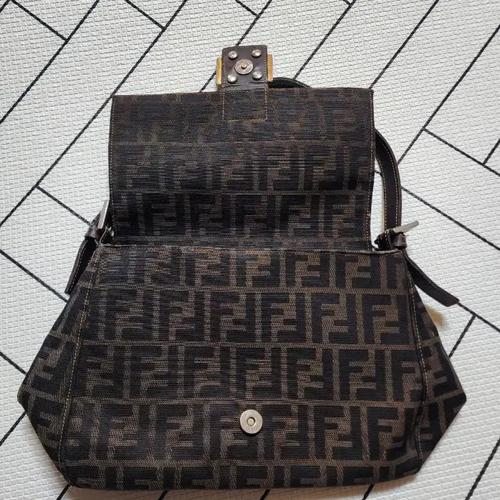 [BUNJANG] Fendi Mamma Baguette Vintage Bag / 팬디주카맘마백