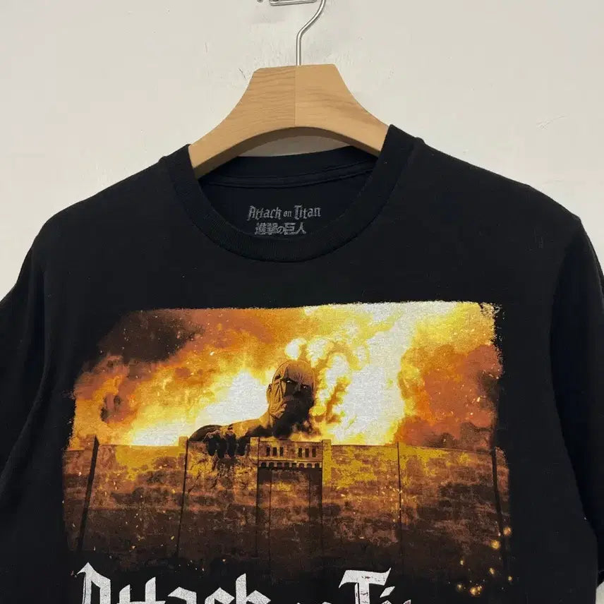 [BUNJANG] Attack on Titan Official T-Shirt Size S / 진격의거인 티셔츠