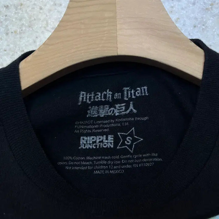[BUNJANG] Attack on Titan Official T-Shirt Size S / 진격의거인 티셔츠