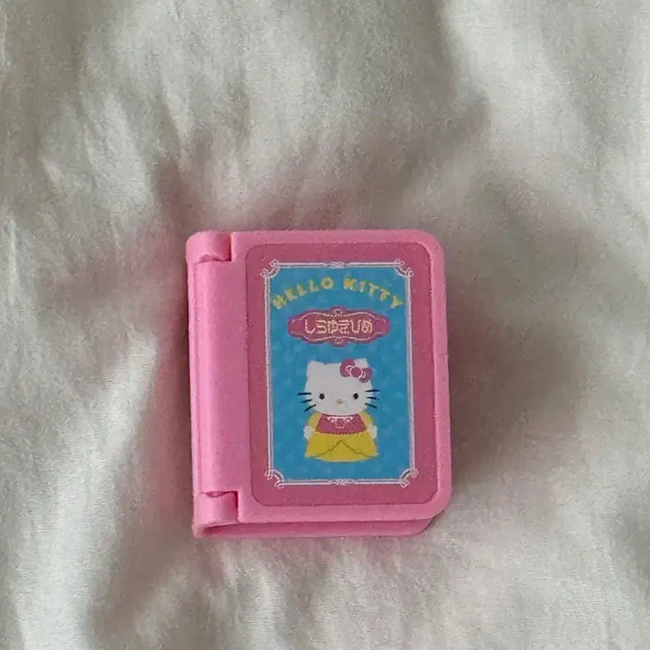 [BUNJANG] Vintage Hello Kitty Fairy Tale Book Charm Strap Figure / (하자확인) 고전키티 희귀매물 동화책 키링 스트랩 피규어
