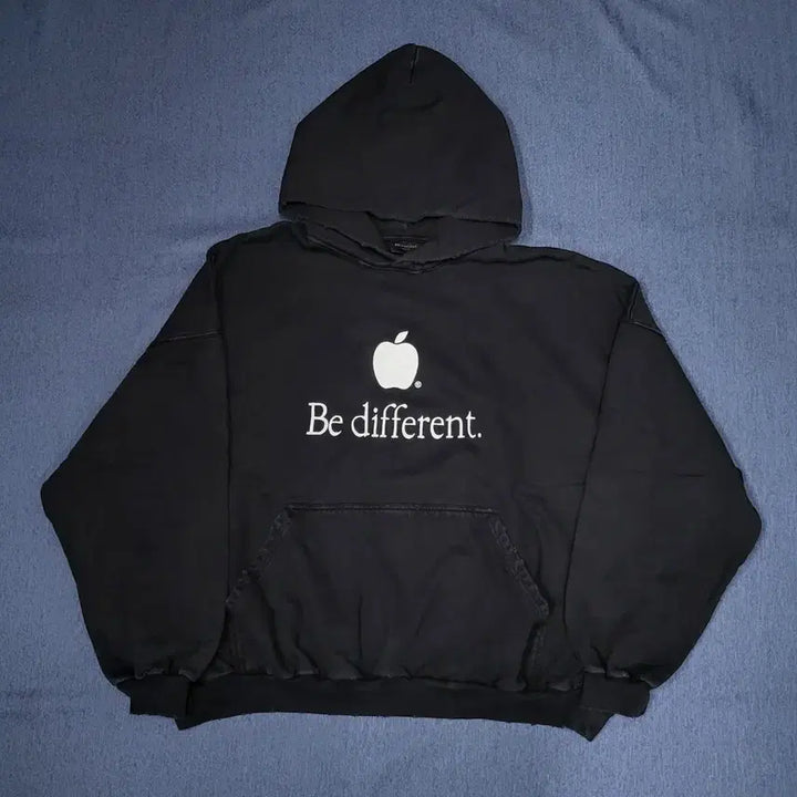 [BUNJANG] Balenciaga 22FW Apple Hoodie / 발렌시아가 22fw 애플 후드티 (1)