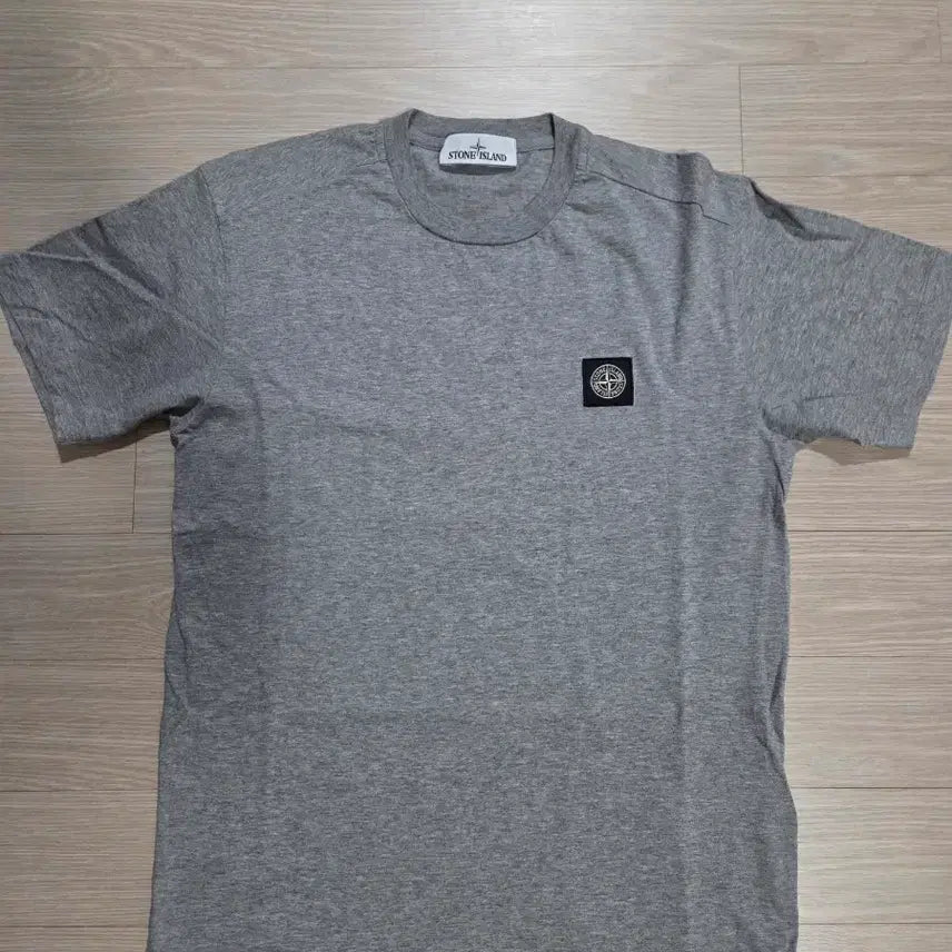 [SOLD OUT] [M] 스톤아일랜드 와펜 로고 반팔 티셔츠 그레이 (민트급)