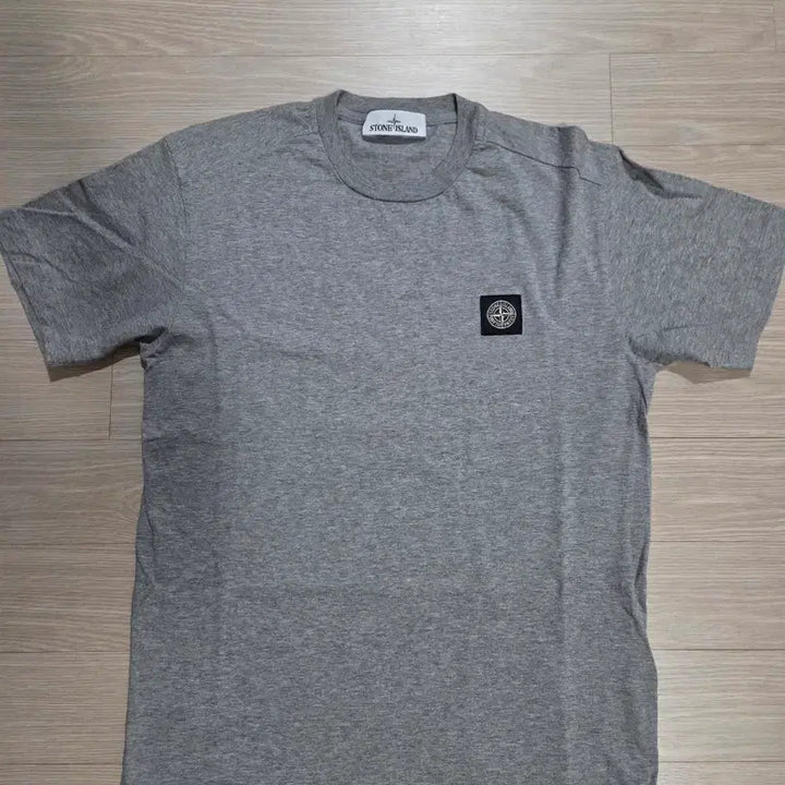 [SOLD OUT] [M] 스톤아일랜드 와펜 로고 반팔 티셔츠 그레이 (민트급)