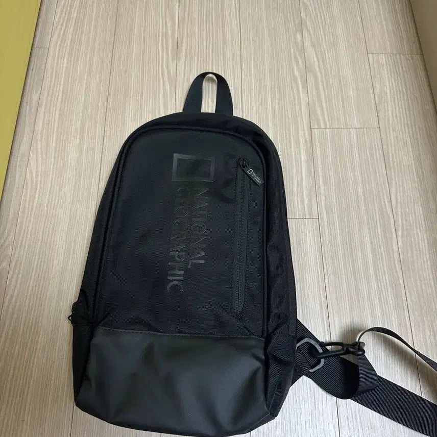 [BUNJANG] National Geographic Big Logo Sling Bag / 내셔널지오그래픽 빅로고 슬링백