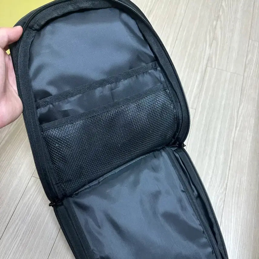 [BUNJANG] National Geographic Big Logo Sling Bag / 내셔널지오그래픽 빅로고 슬링백