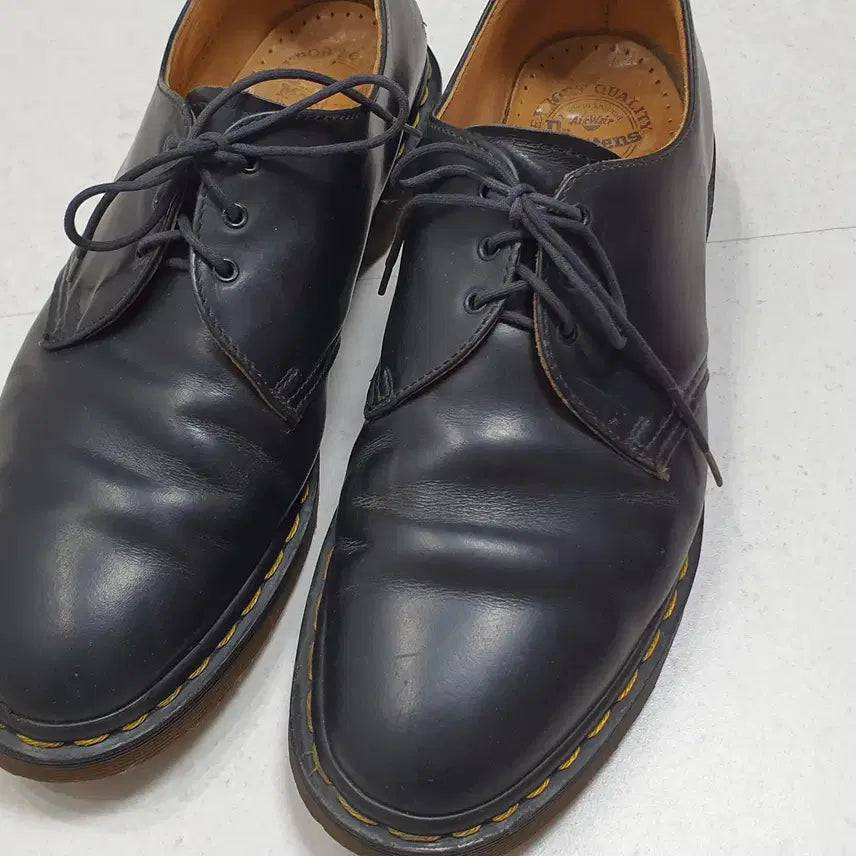 [BUNJANG] Dr. Martens Shoes Size 9 (Approx. 275) / (잉글랜드) 닥터마틴 구두 9사이즈 (275정도)