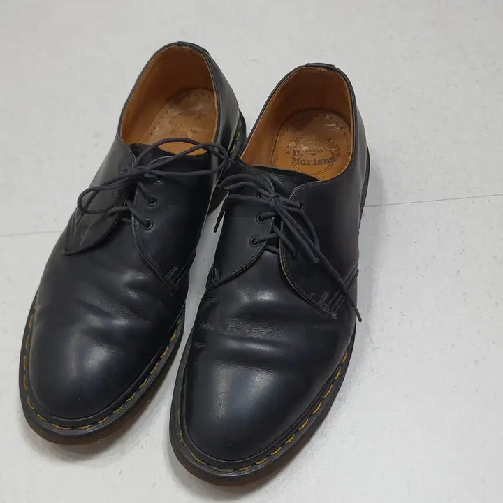 [BUNJANG] Dr. Martens Shoes Size 9 (Approx. 275) / (잉글랜드) 닥터마틴 구두 9사이즈 (275정도)