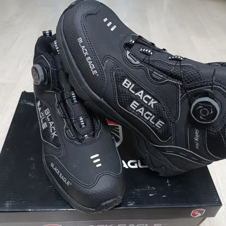 [BUNJANG] Black Eagle Safety Shoes 265 Waterproof Mesh Ultralight / 블랙이글 안전화 265 절연화 방수 메쉬 초경량  박스새제품