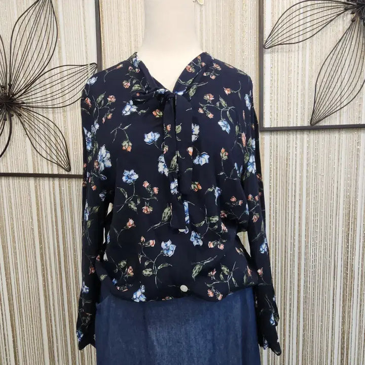 [SOLD OUT] 체스트컬트90사이즈 플라워 패턴 리본 블라우스 네이비