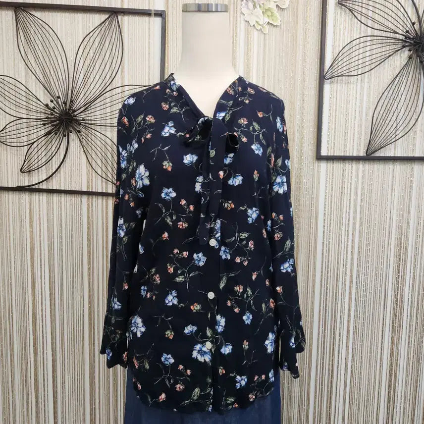 [SOLD OUT] 체스트컬트90사이즈 플라워 패턴 리본 블라우스 네이비
