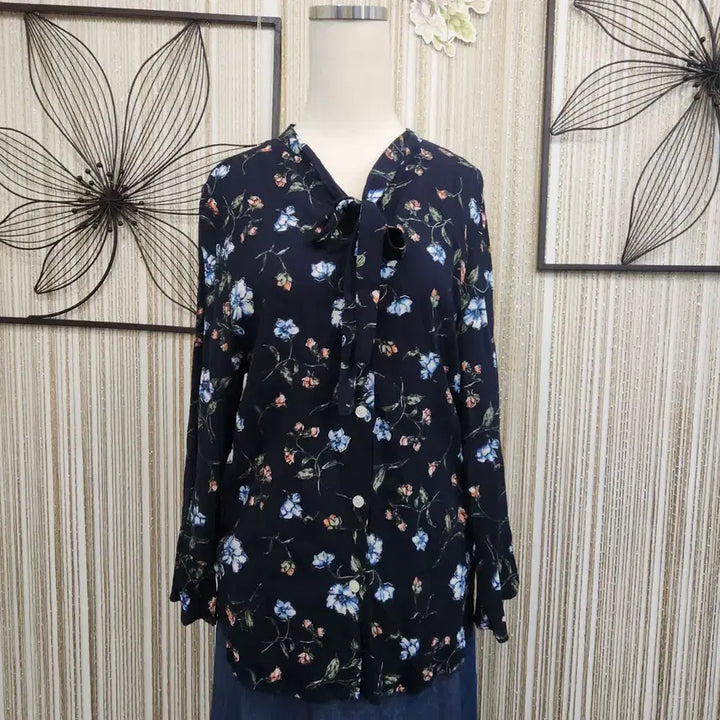[SOLD OUT] 체스트컬트90사이즈 플라워 패턴 리본 블라우스 네이비