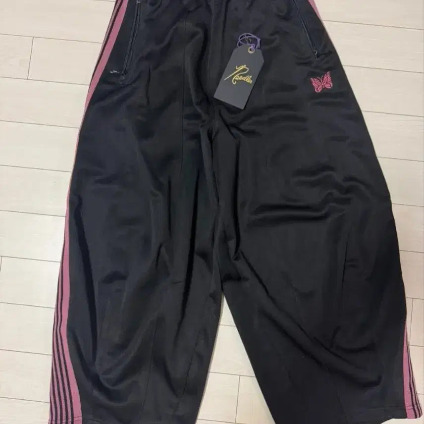 [BUNJANG] Needles HD Track Pants Poly Smooth Black/Pink Size 2 / 니들스 HD 트랙팬츠 폴리 스무스 검핑 2사이즈